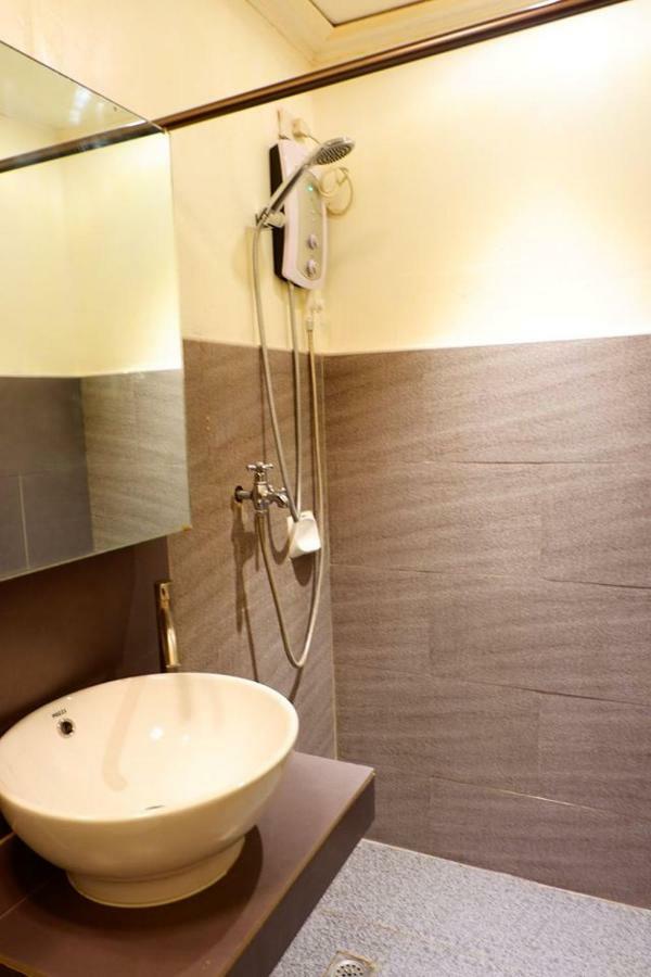 Casa Almarenzo Bed & Breakfast Bolinao Exterior photo