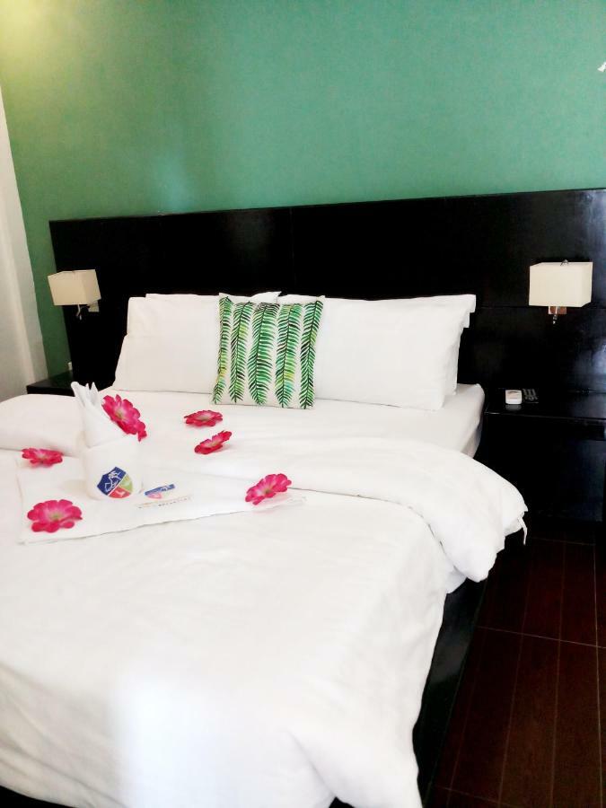 Casa Almarenzo Bed & Breakfast Bolinao Exterior photo